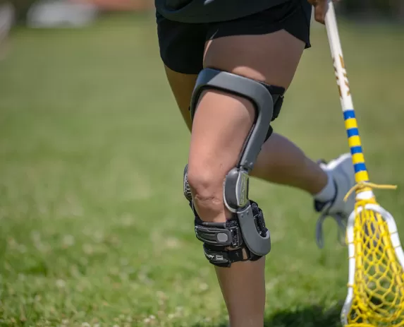 Kaip kelio įtvarai padeda apsisaugoti nuo ACL (priekinio kryžminio kelio raščio) traumų?