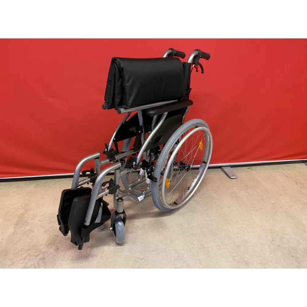 Neįgaliojo vežimėlis universalus, ne daugiau kaip 14 kg svorio, 38 cm