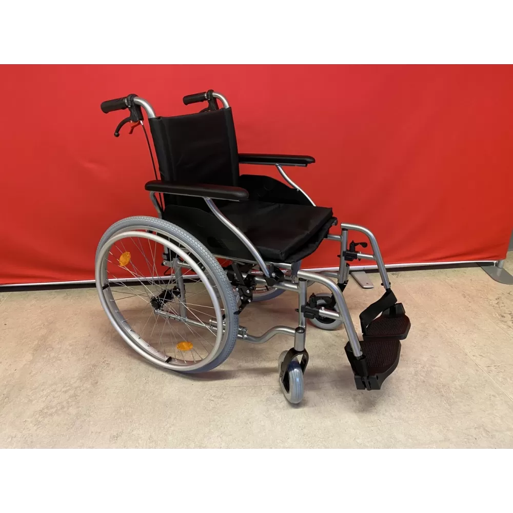 Neįgaliojo vežimėlis universalus, ne daugiau kaip 14 kg svorio, 38 cm