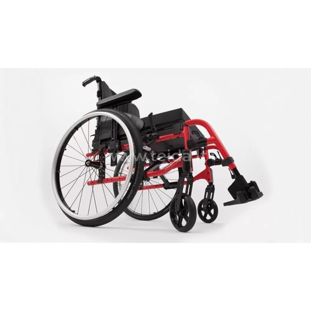 Universalaus tipo neįgaliojo vežimėlis iki 14 kg Invacare Action 3 NG Light, yra sandelyje