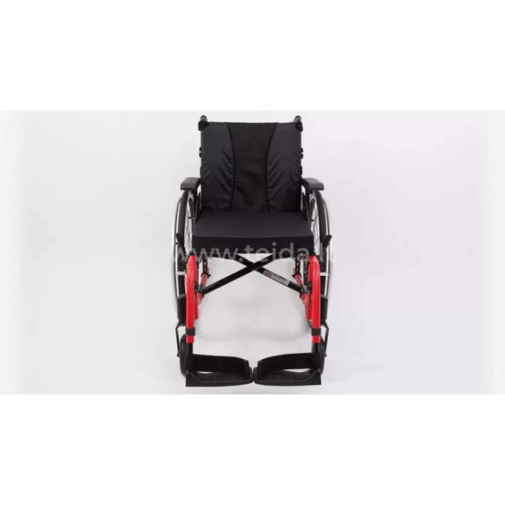 Universalaus tipo neįgaliojo vežimėlis iki 14 kg Invacare Action 3 NG Light, yra sandelyje