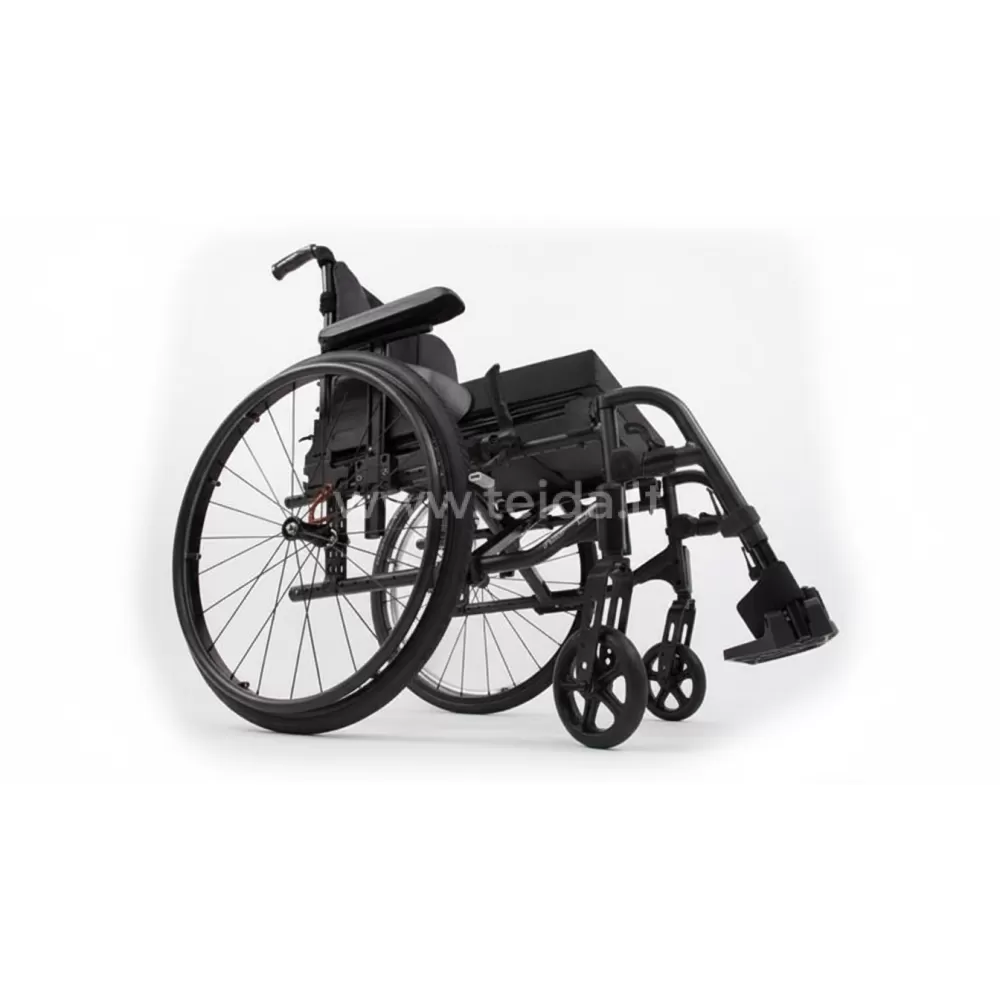 Universalaus tipo neįgaliojo vežimėlis 14 kg Invacare Action 3 NG Light