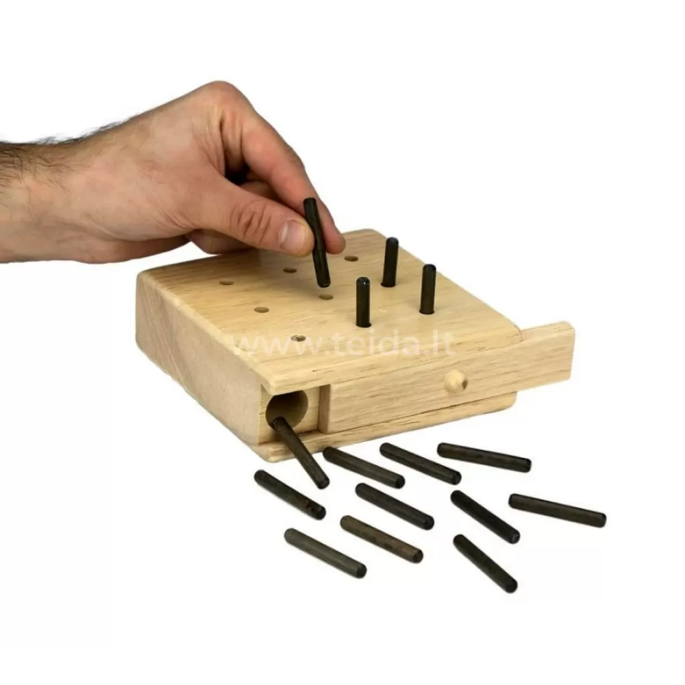 Medinė kaiščių lenta smulkiajai motorikai lavinti