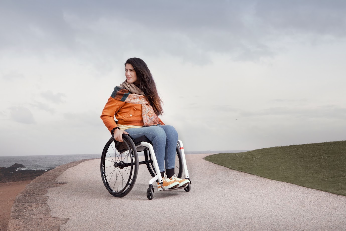 Kaip išsirinkti neįgaliojo vežimėlį? Nuotraukoje aktyvaus tipo neįgaliojo vežimėlis Invacare KÜSCHALL KSL 2.0